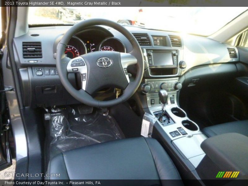 Magnetic Gray Metallic / Black 2013 Toyota Highlander SE 4WD