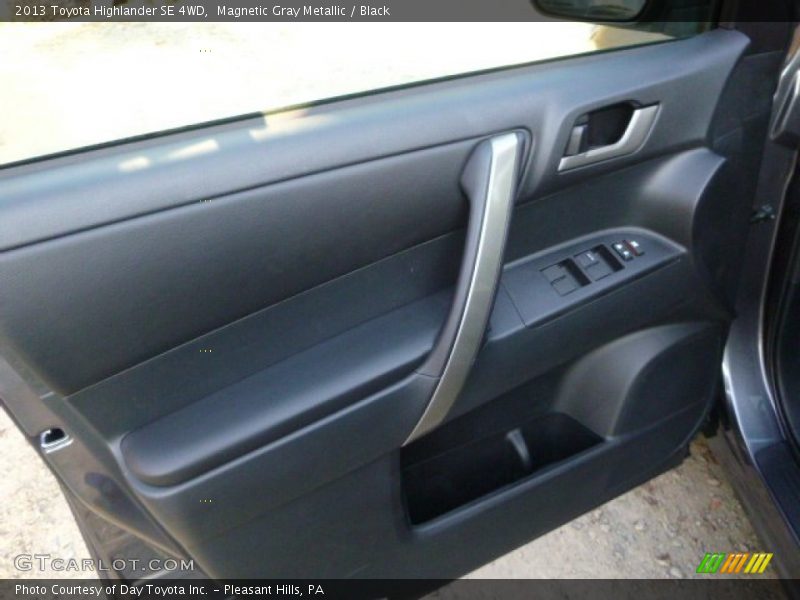 Magnetic Gray Metallic / Black 2013 Toyota Highlander SE 4WD
