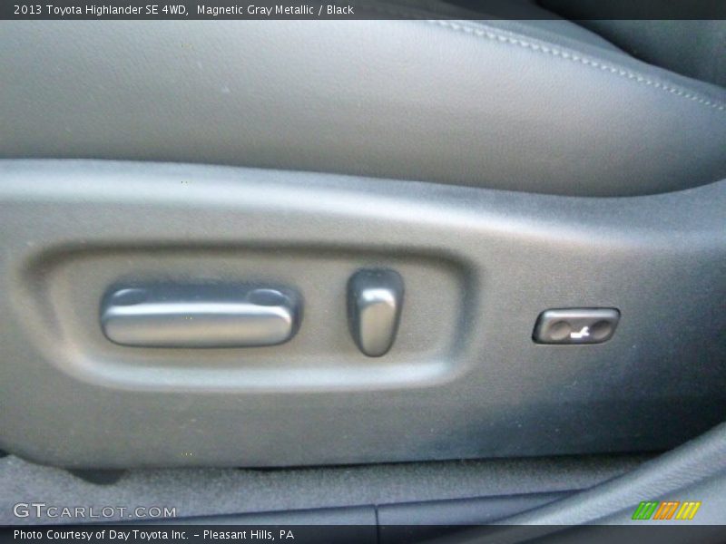 Magnetic Gray Metallic / Black 2013 Toyota Highlander SE 4WD