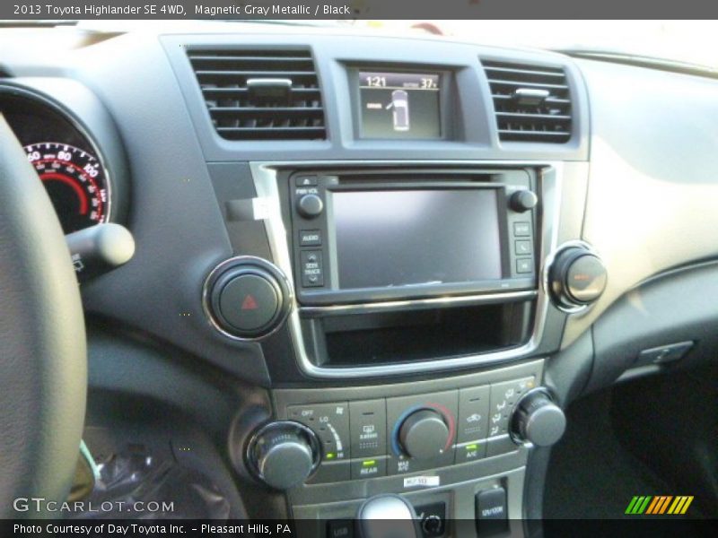 Magnetic Gray Metallic / Black 2013 Toyota Highlander SE 4WD