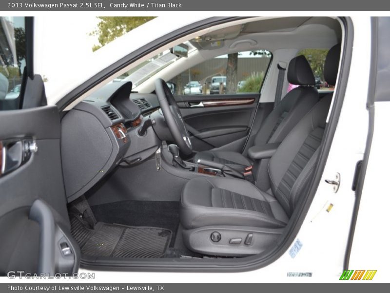 Candy White / Titan Black 2013 Volkswagen Passat 2.5L SEL