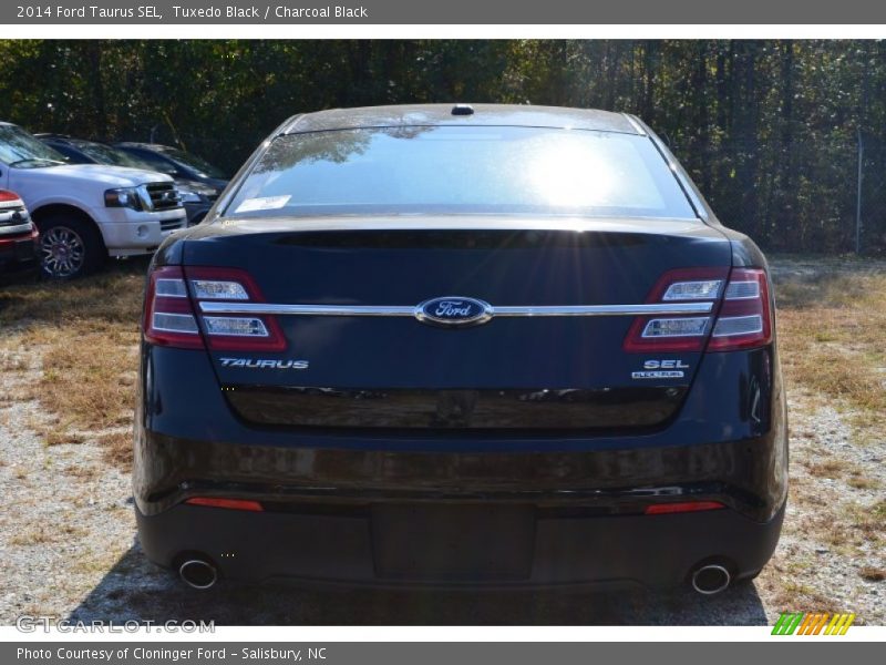 Tuxedo Black / Charcoal Black 2014 Ford Taurus SEL