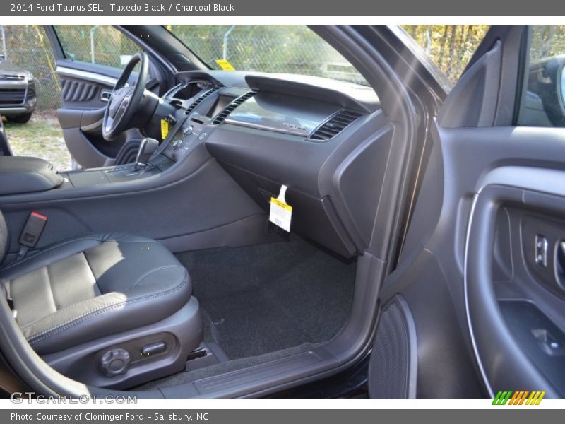 Tuxedo Black / Charcoal Black 2014 Ford Taurus SEL