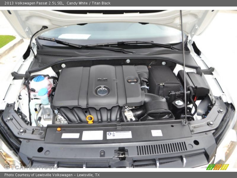 Candy White / Titan Black 2013 Volkswagen Passat 2.5L SEL