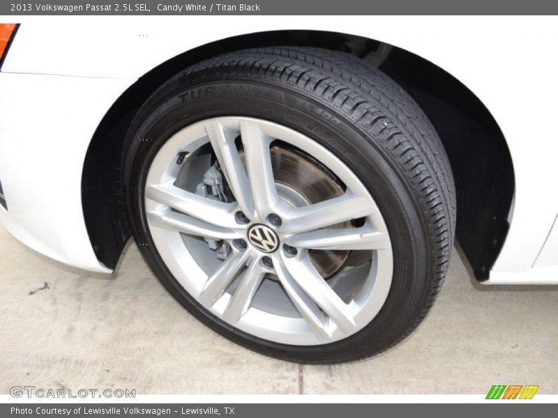 Candy White / Titan Black 2013 Volkswagen Passat 2.5L SEL