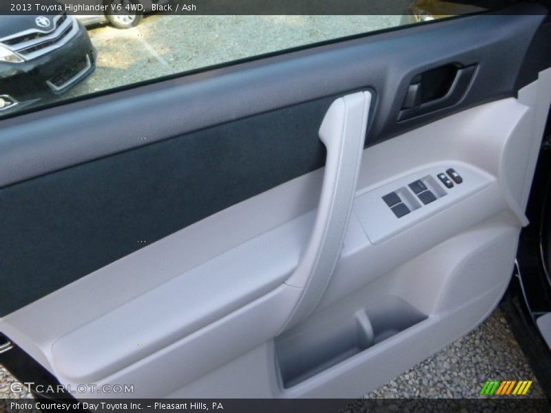 Black / Ash 2013 Toyota Highlander V6 4WD