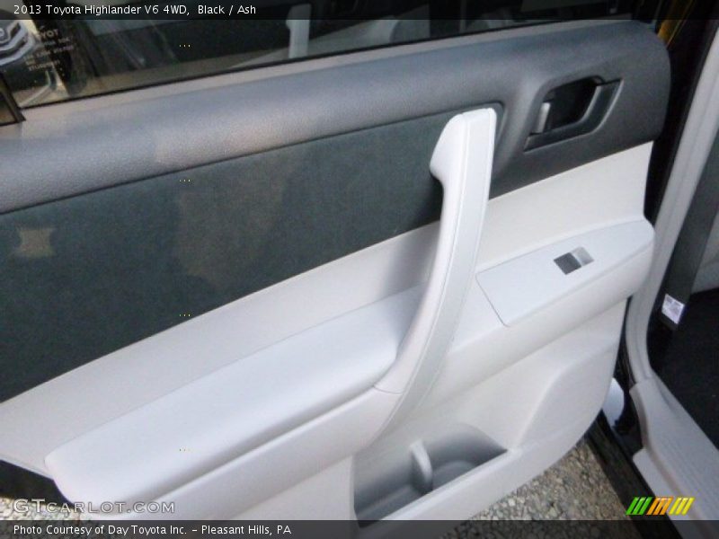 Black / Ash 2013 Toyota Highlander V6 4WD