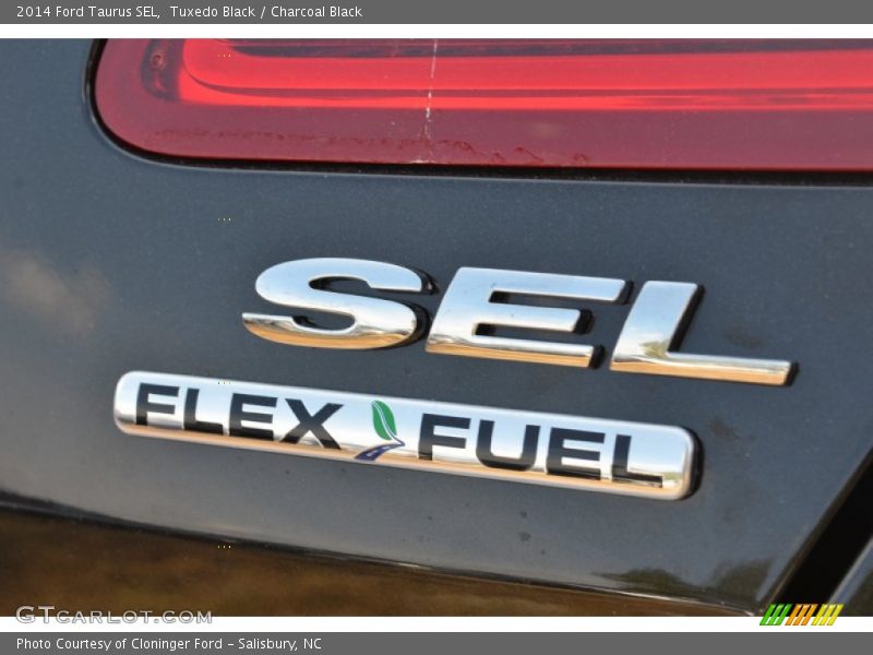 Tuxedo Black / Charcoal Black 2014 Ford Taurus SEL