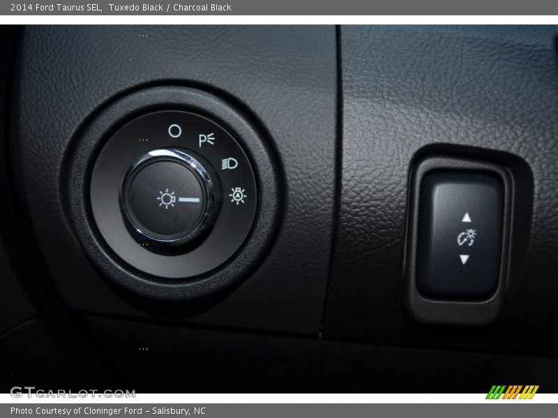 Tuxedo Black / Charcoal Black 2014 Ford Taurus SEL