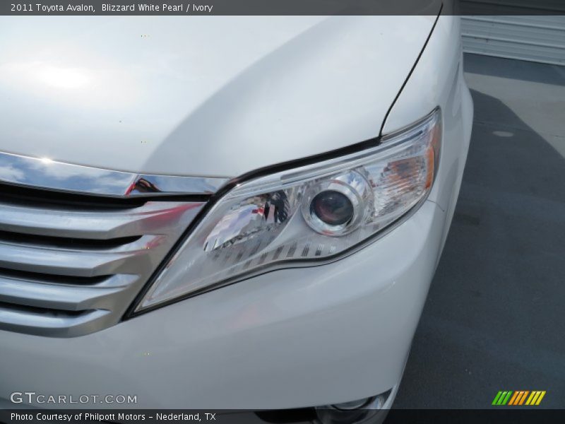 Blizzard White Pearl / Ivory 2011 Toyota Avalon