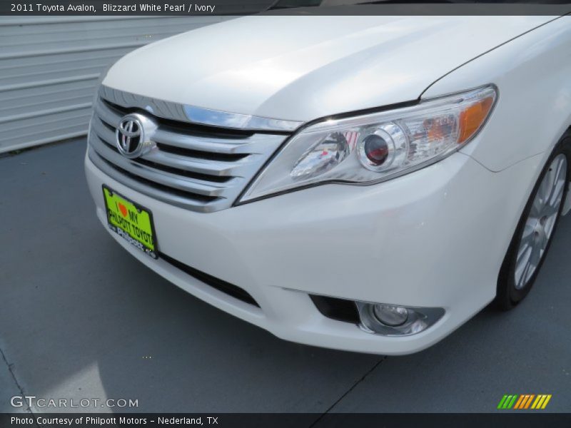 Blizzard White Pearl / Ivory 2011 Toyota Avalon