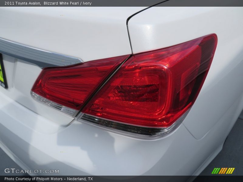 Blizzard White Pearl / Ivory 2011 Toyota Avalon