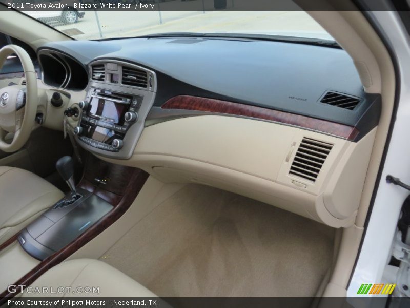 Blizzard White Pearl / Ivory 2011 Toyota Avalon