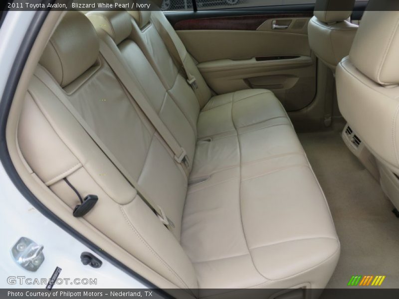 Blizzard White Pearl / Ivory 2011 Toyota Avalon