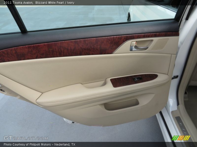 Blizzard White Pearl / Ivory 2011 Toyota Avalon