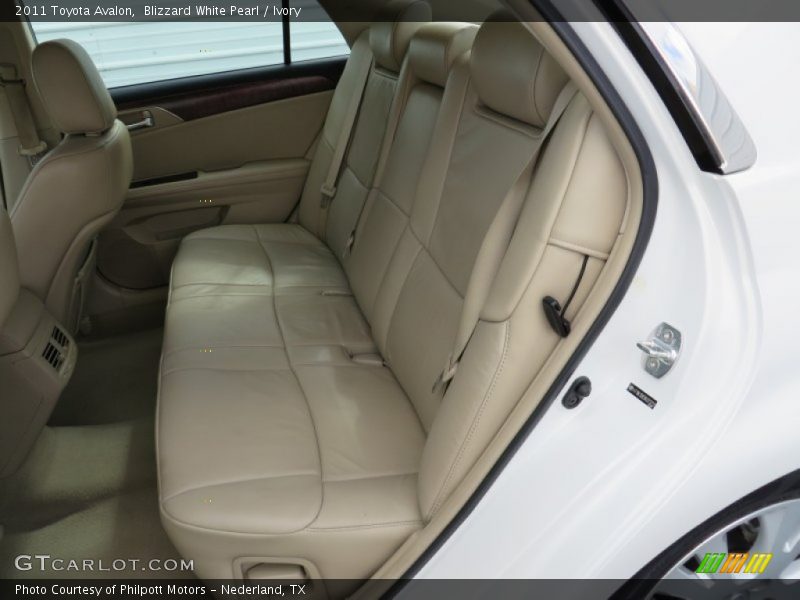 Blizzard White Pearl / Ivory 2011 Toyota Avalon