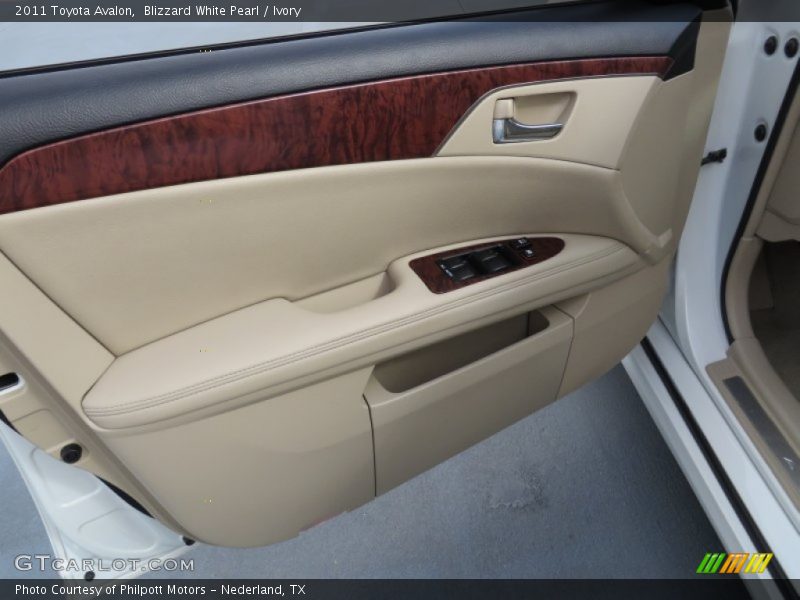 Blizzard White Pearl / Ivory 2011 Toyota Avalon