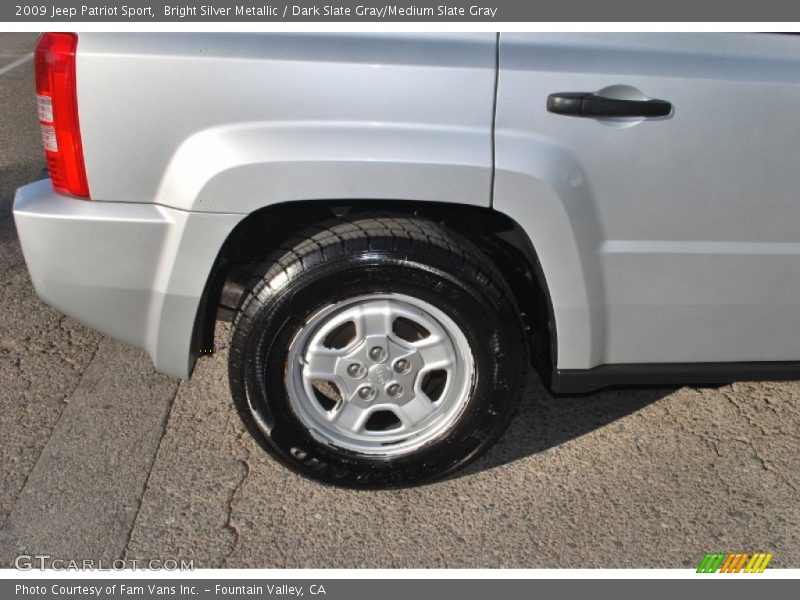 Bright Silver Metallic / Dark Slate Gray/Medium Slate Gray 2009 Jeep Patriot Sport