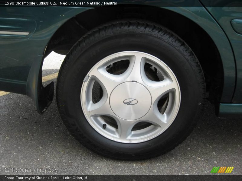 Medium Green Metallic / Neutral 1998 Oldsmobile Cutlass GLS