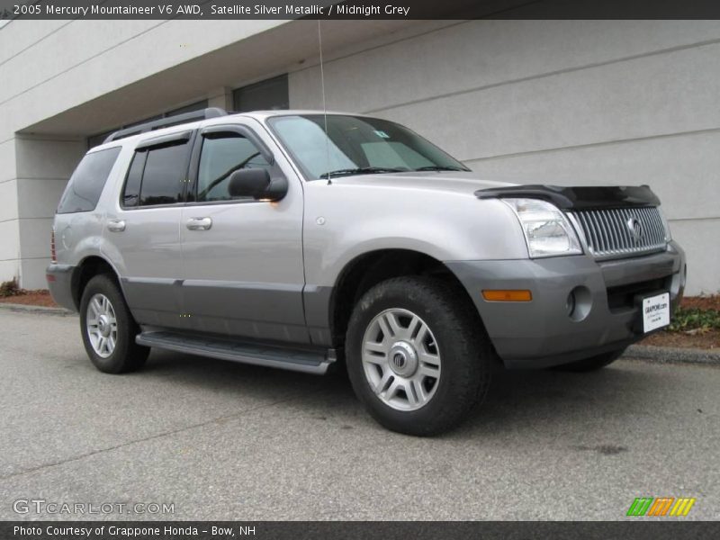 Satellite Silver Metallic / Midnight Grey 2005 Mercury Mountaineer V6 AWD