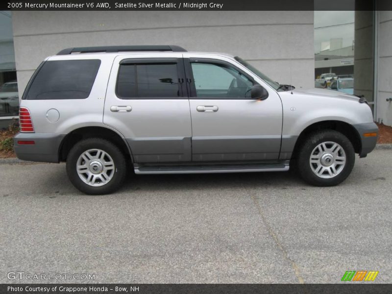Satellite Silver Metallic / Midnight Grey 2005 Mercury Mountaineer V6 AWD