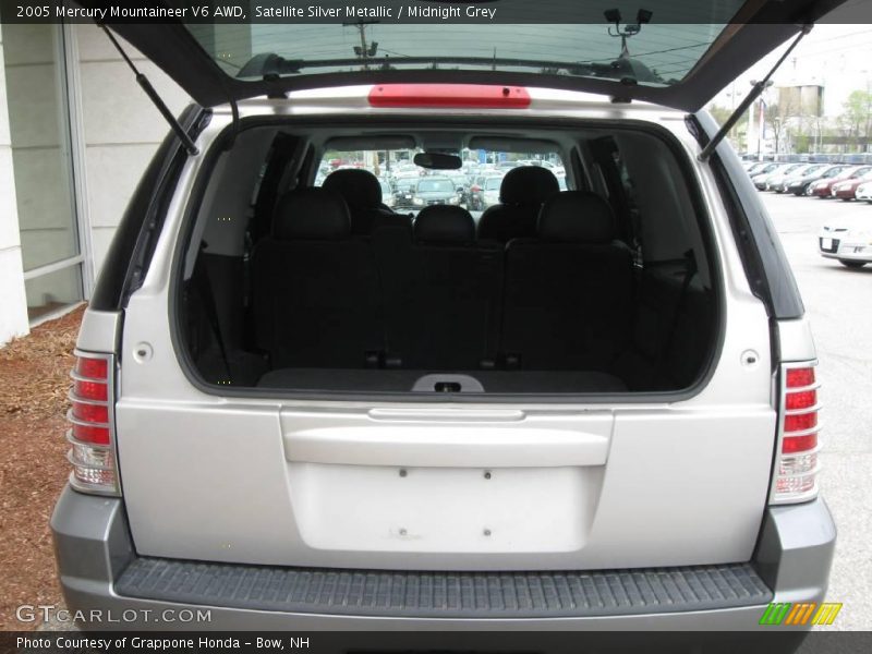 Satellite Silver Metallic / Midnight Grey 2005 Mercury Mountaineer V6 AWD