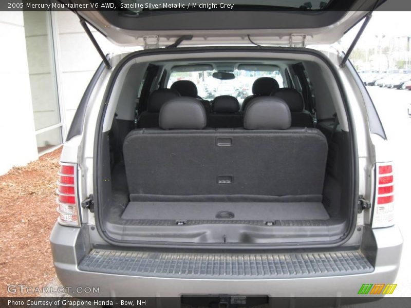 Satellite Silver Metallic / Midnight Grey 2005 Mercury Mountaineer V6 AWD