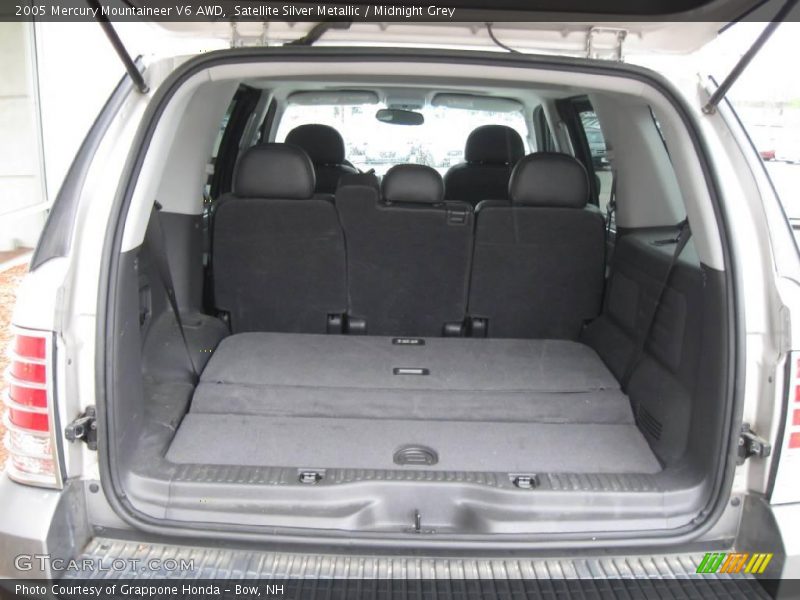 Satellite Silver Metallic / Midnight Grey 2005 Mercury Mountaineer V6 AWD
