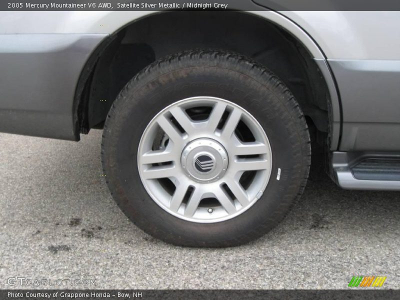 Satellite Silver Metallic / Midnight Grey 2005 Mercury Mountaineer V6 AWD