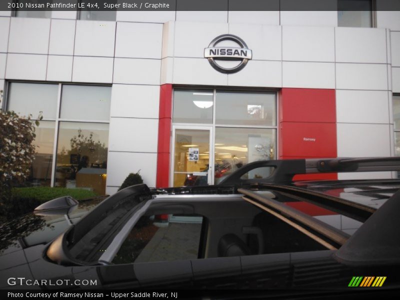 Super Black / Graphite 2010 Nissan Pathfinder LE 4x4