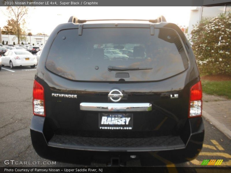 Super Black / Graphite 2010 Nissan Pathfinder LE 4x4