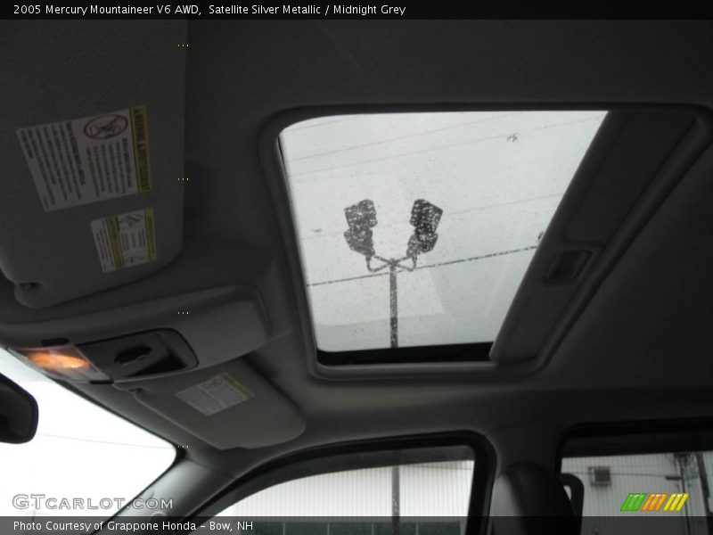 Satellite Silver Metallic / Midnight Grey 2005 Mercury Mountaineer V6 AWD