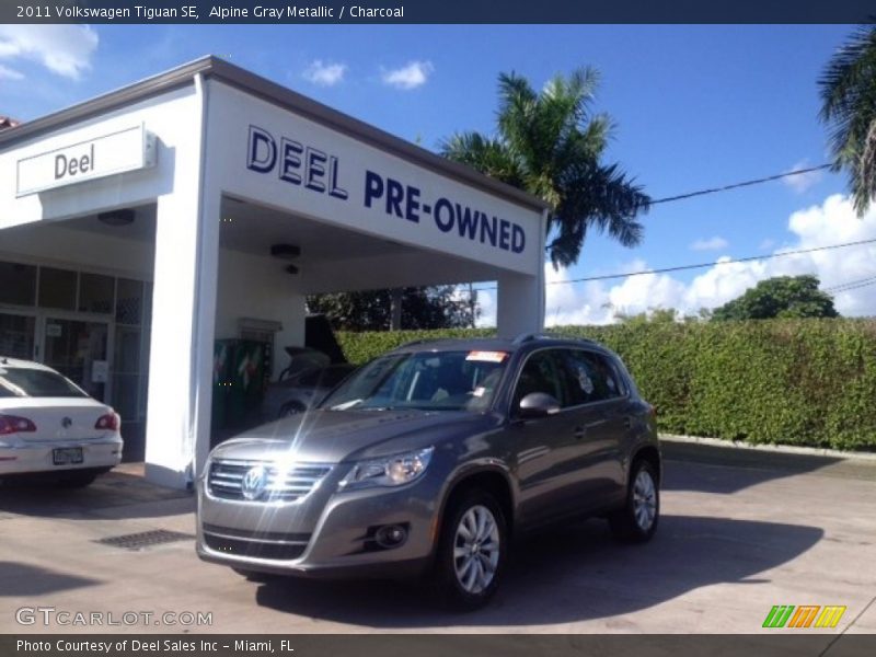 Alpine Gray Metallic / Charcoal 2011 Volkswagen Tiguan SE