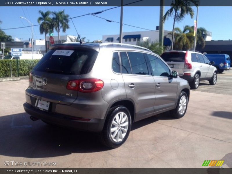 Alpine Gray Metallic / Charcoal 2011 Volkswagen Tiguan SE