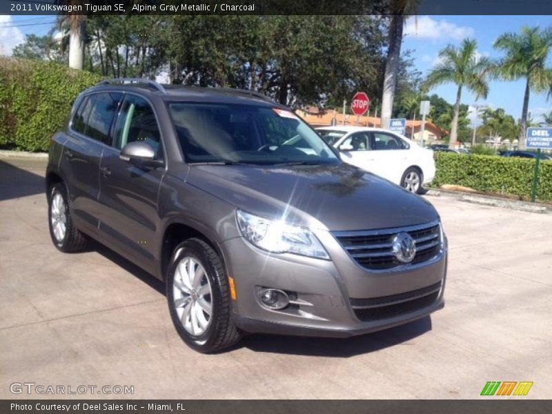 Alpine Gray Metallic / Charcoal 2011 Volkswagen Tiguan SE