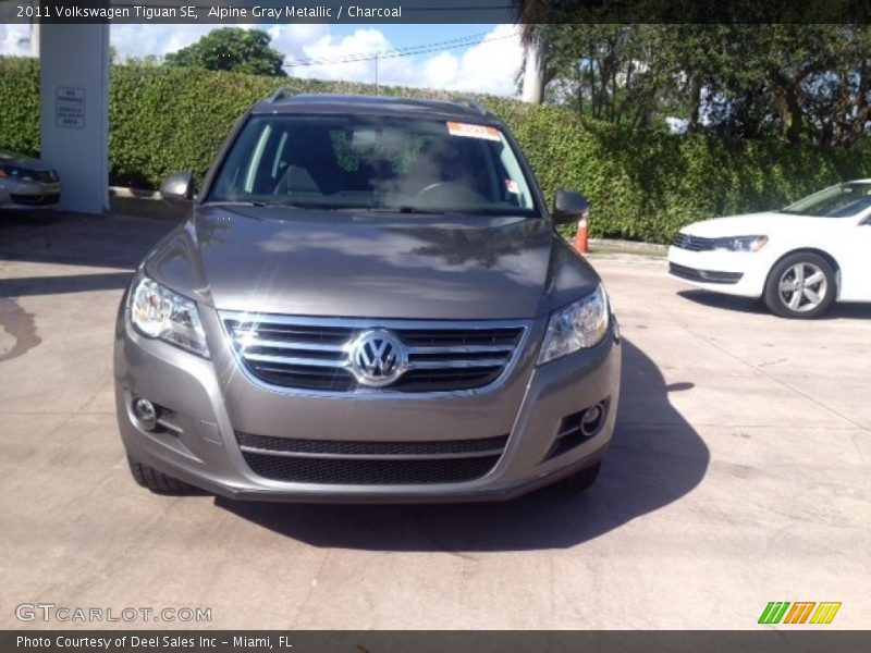 Alpine Gray Metallic / Charcoal 2011 Volkswagen Tiguan SE