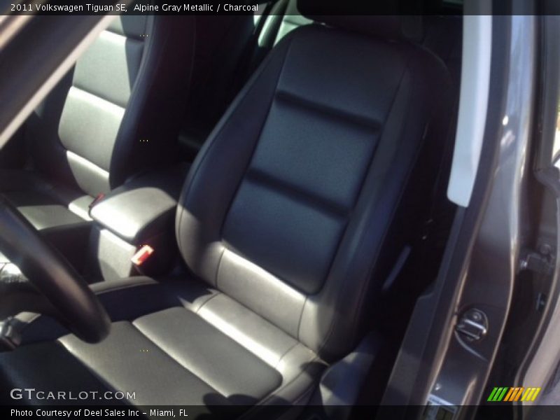 Alpine Gray Metallic / Charcoal 2011 Volkswagen Tiguan SE