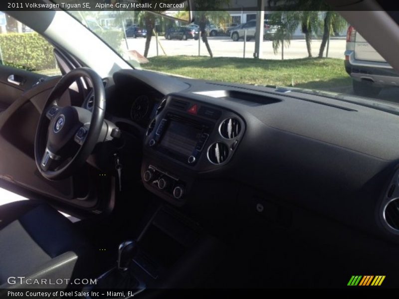 Alpine Gray Metallic / Charcoal 2011 Volkswagen Tiguan SE