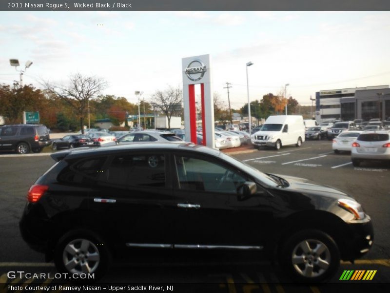 Wicked Black / Black 2011 Nissan Rogue S