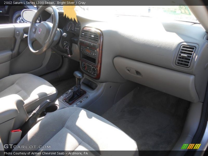 Bright Silver / Gray 2002 Saturn L Series L300 Sedan