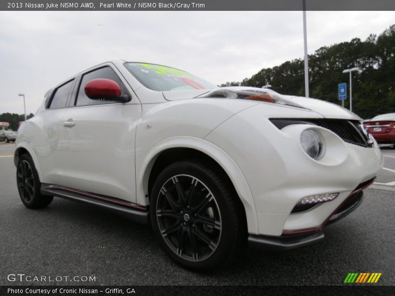 Front 3/4 View of 2013 Juke NISMO AWD