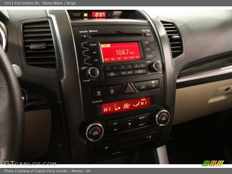 Ebony Black / Beige 2011 Kia Sorento EX
