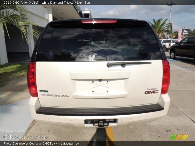 White Diamond Tricoat / Light Tan 2010 GMC Yukon XL SLT