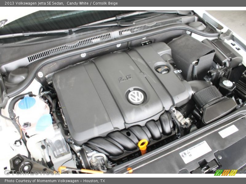 Candy White / Cornsilk Beige 2013 Volkswagen Jetta SE Sedan