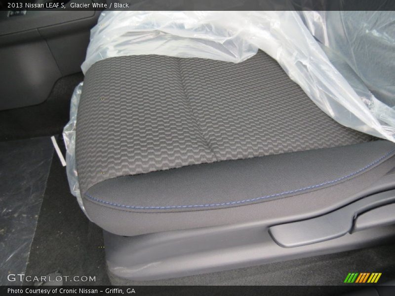 Glacier White / Black 2013 Nissan LEAF S