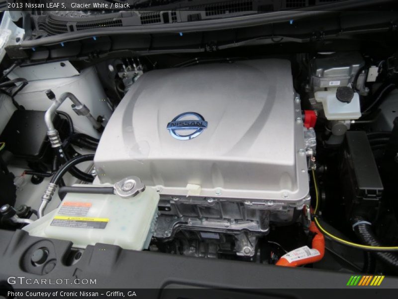 Glacier White / Black 2013 Nissan LEAF S