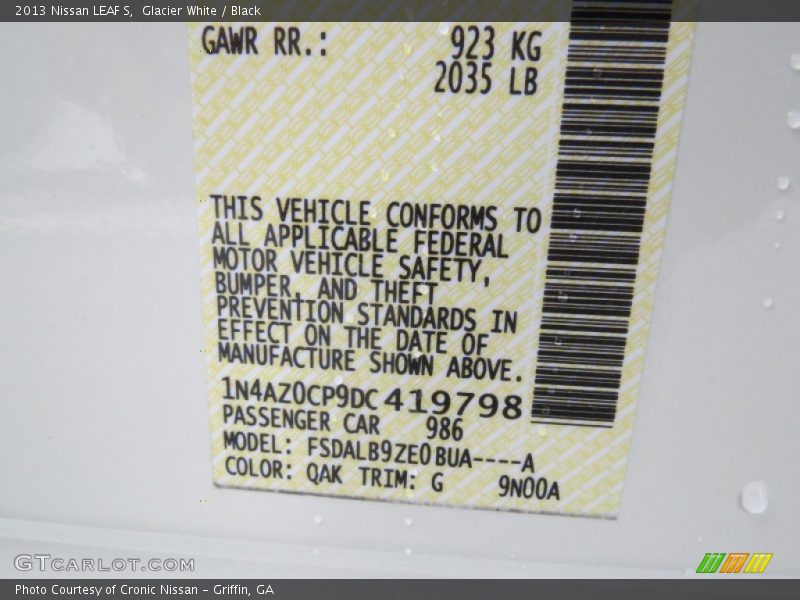 Glacier White / Black 2013 Nissan LEAF S