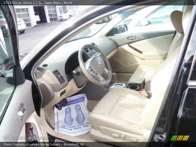 Super Black / Blond 2010 Nissan Altima 2.5 SL