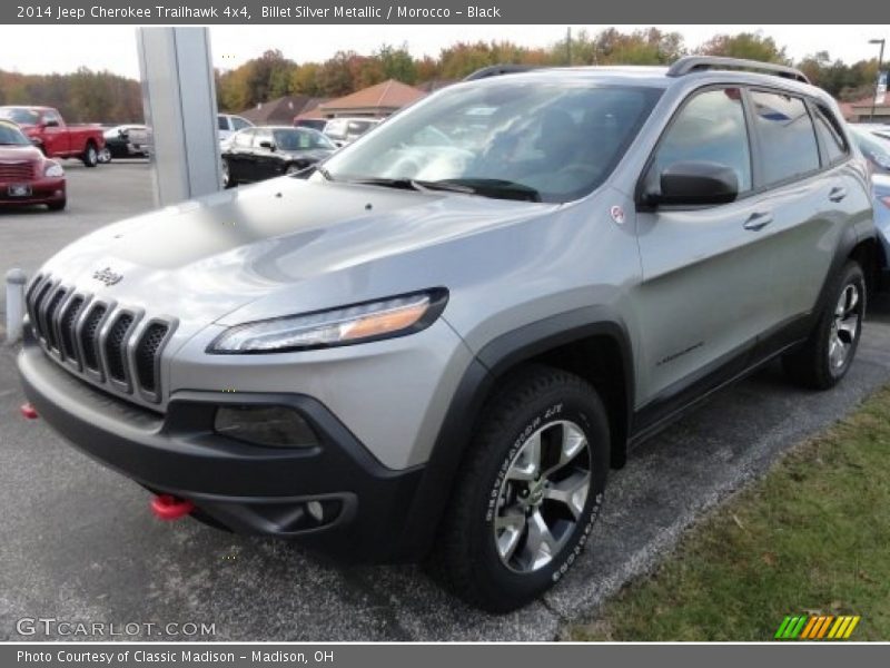 Front 3/4 View of 2014 Cherokee Trailhawk 4x4