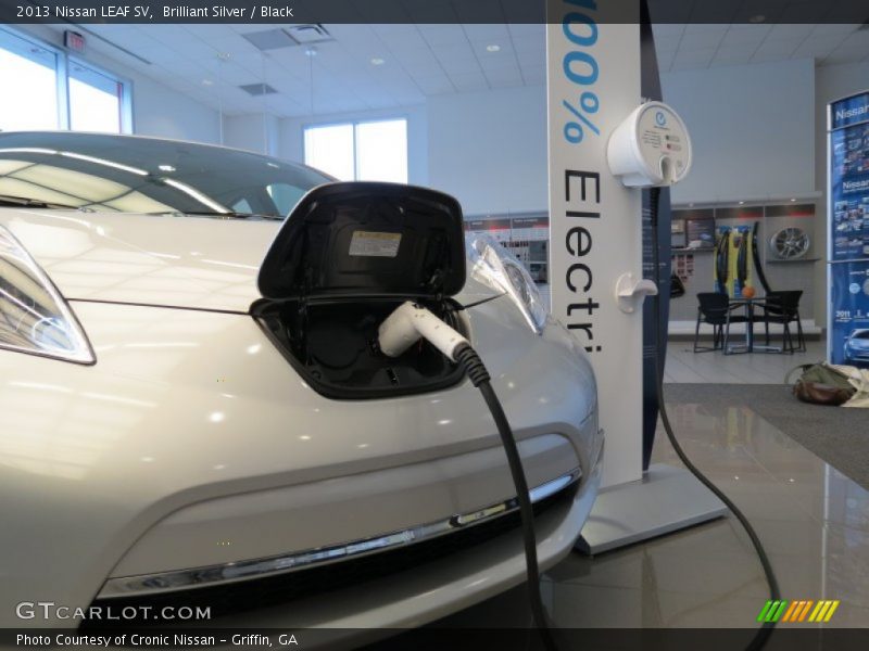 Brilliant Silver / Black 2013 Nissan LEAF SV